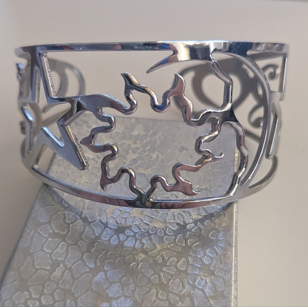 Brand new silver bracelet cuff